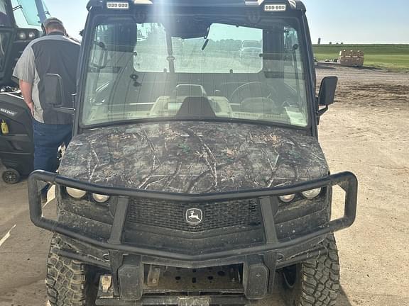 Image of John Deere XUV 835M equipment image 4