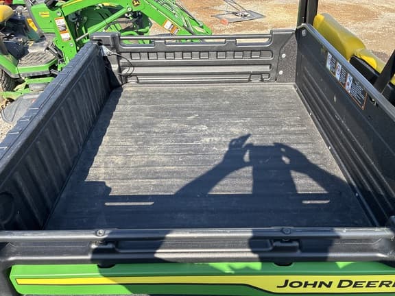 Image of John Deere XUV 835M equipment image 3