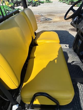 Image of John Deere XUV 835M equipment image 2