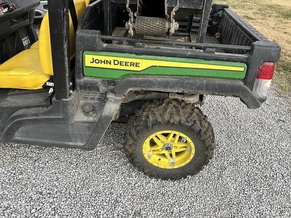 Image of John Deere XUV 835M equipment image 2