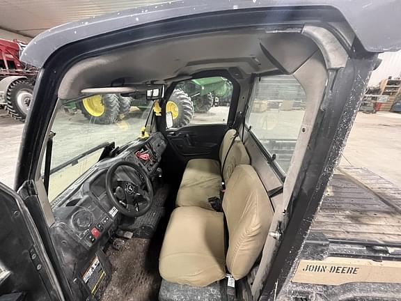 Image of John Deere XUV 835M Honor Edition equipment image 3