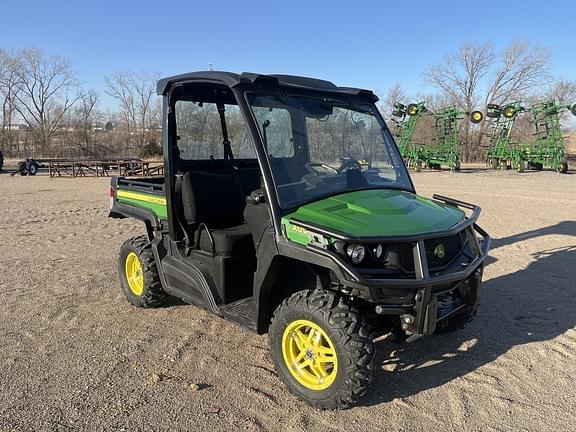 Image of John Deere XUV 835M Primary image