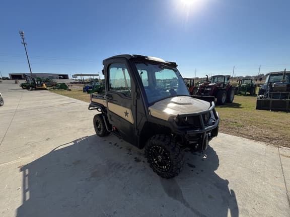 Image of John Deere XUV 835M equipment image 3