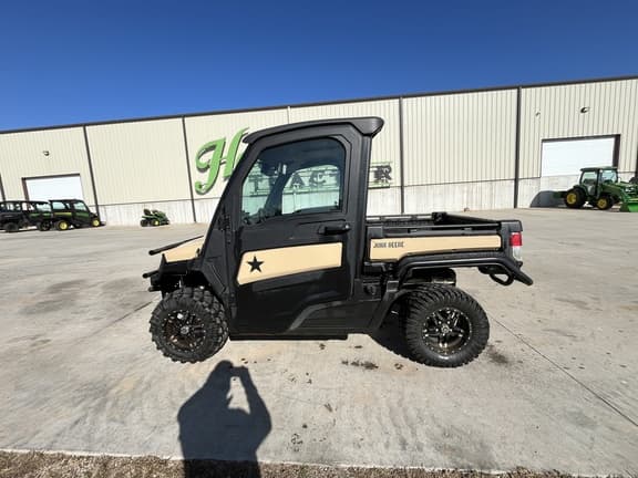 Image of John Deere XUV 835M equipment image 1