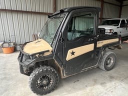 2022 John Deere XUV 835M Equipment Image0