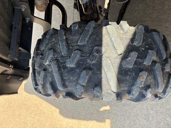 Image of John Deere XUV 835M equipment image 3