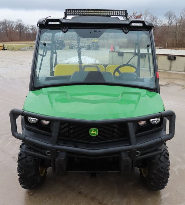 Image of John Deere XUV 835M equipment image 1