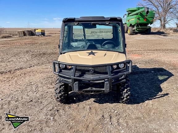 Image of John Deere XUV 835M equipment image 1