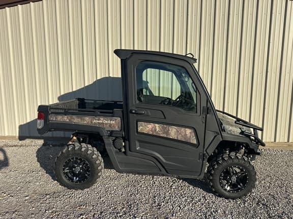 Image of John Deere XUV 835M equipment image 1