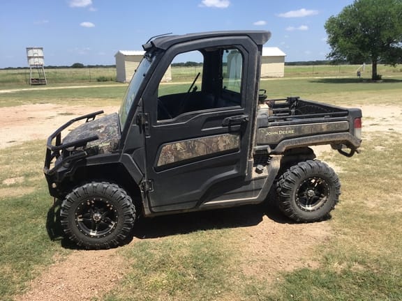 2022 John Deere XUV 835M Equipment Image0