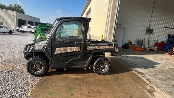 2022 John Deere XUV 835M Equipment Image0