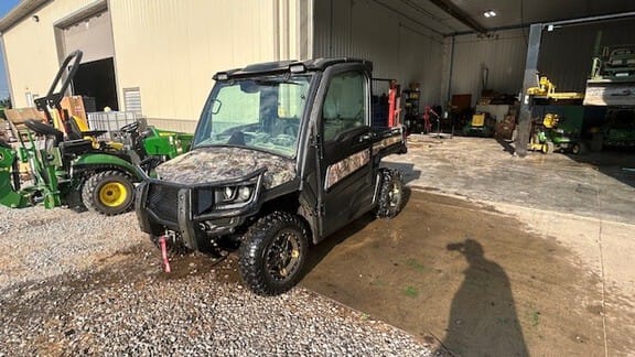 2022 John Deere XUV 835M Equipment Image0