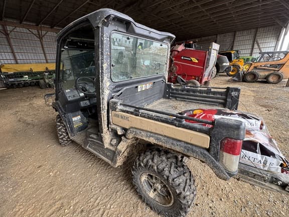 Image of John Deere XUV 835M equipment image 2