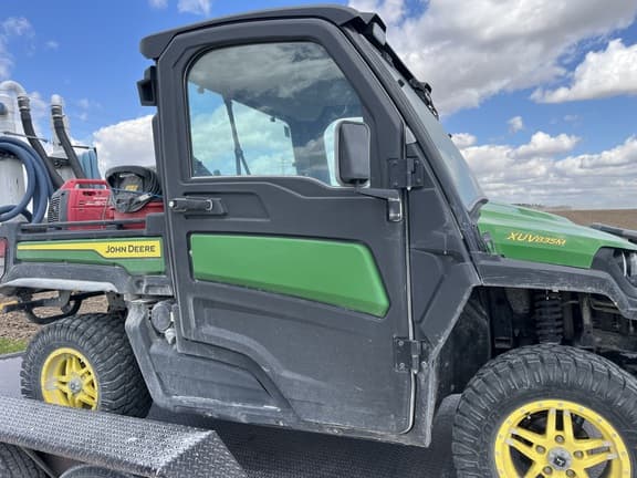 Image of John Deere XUV 835M equipment image 2