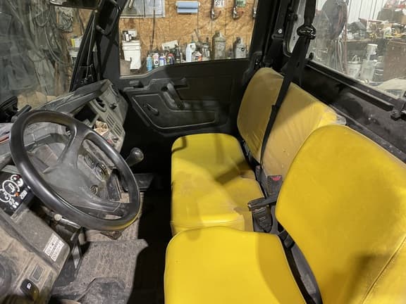 Image of John Deere XUV 835M equipment image 3