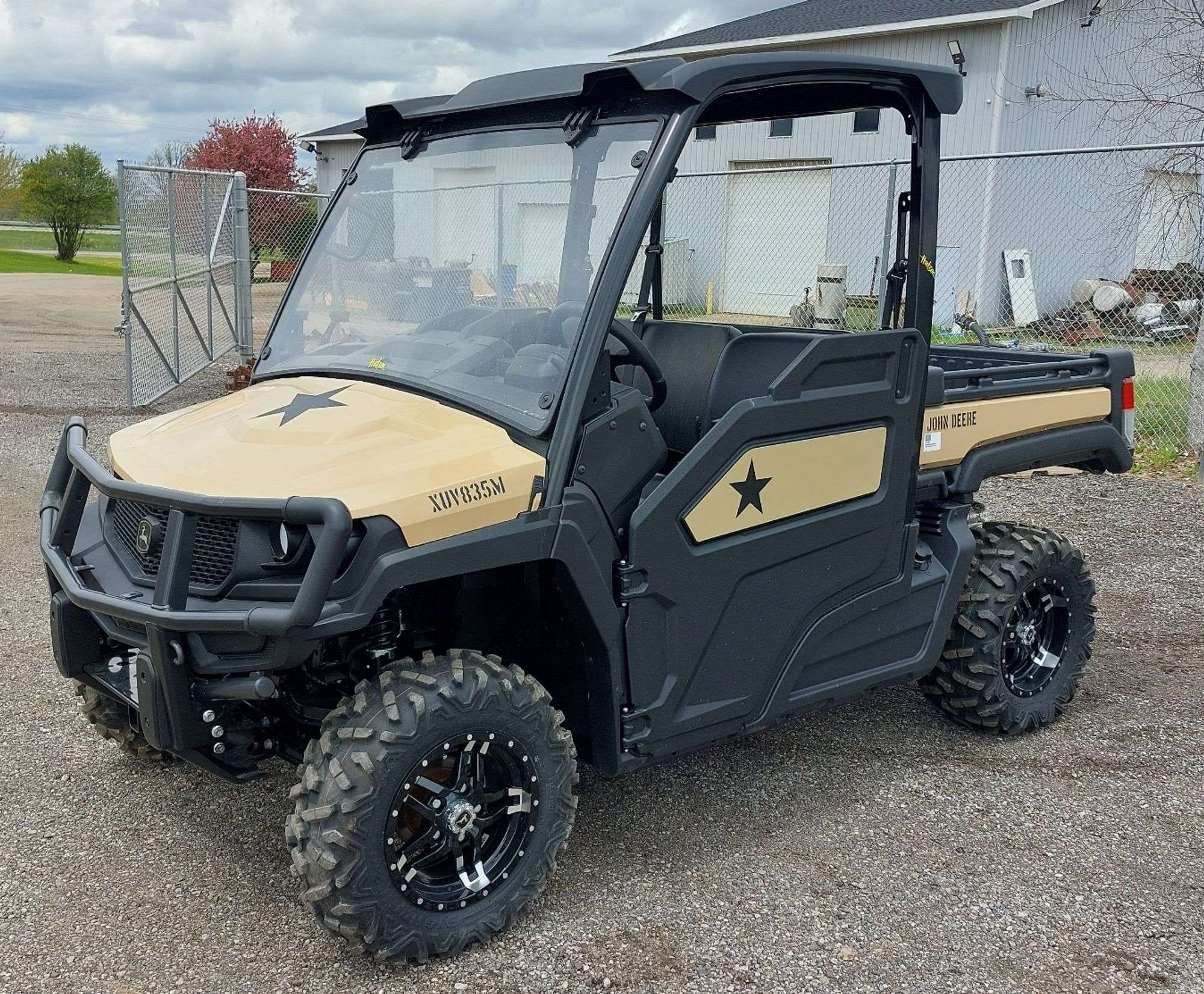 2022 John Deere XUV 835M Equipment Image0