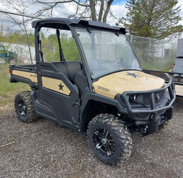 Image of John Deere XUV 835M equipment image 1
