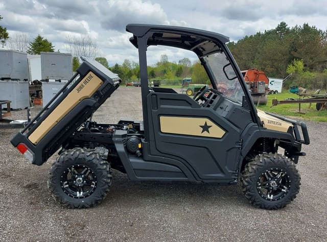 Image of John Deere XUV 835M equipment image 2