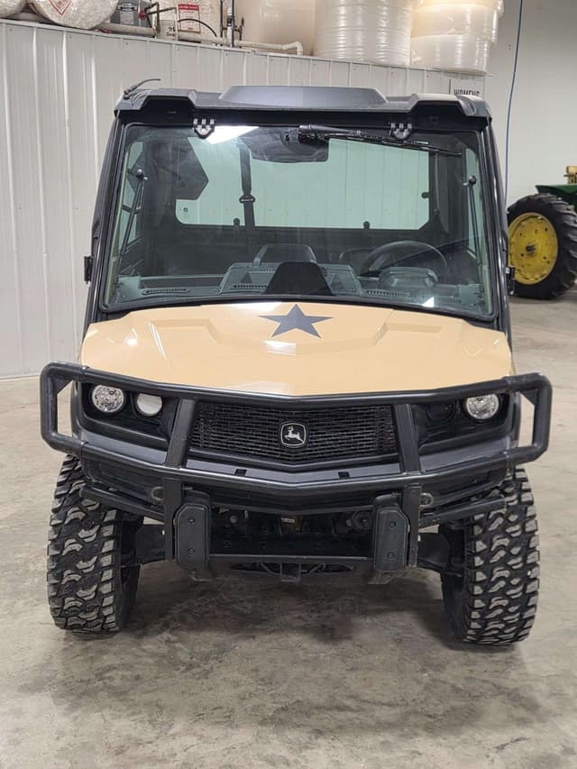 Image of John Deere XUV 835M equipment image 1