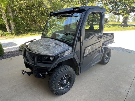 2022 John Deere XUV 835R Equipment Image0