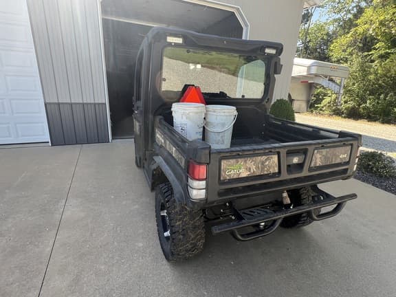 Image of John Deere XUV 835R equipment image 2