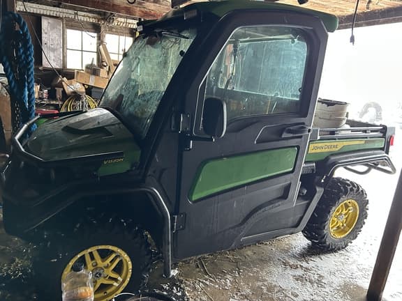 Image of John Deere XUV 835R Primary Image