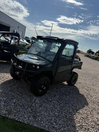 Image of John Deere XUV 835R equipment image 1