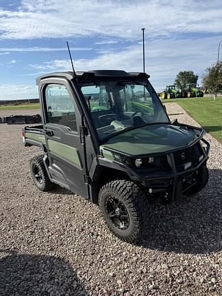 Image of John Deere XUV 835R equipment image 1