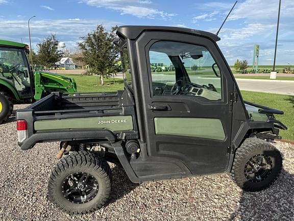 Image of John Deere XUV 835R equipment image 4