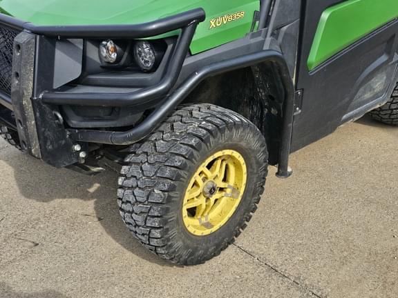 Image of John Deere XUV 835R equipment image 4