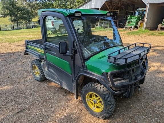 Image of John Deere XUV 835R equipment image 3