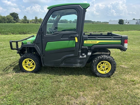 2022 John Deere XUV 835R Equipment Image0