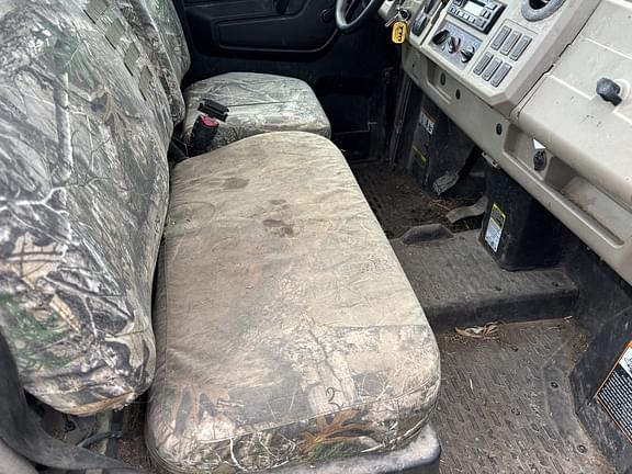 Image of John Deere XUV 835R equipment image 2