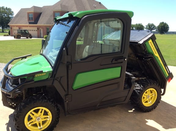 2022 John Deere XUV 835R Equipment Image0