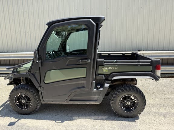 Image of John Deere XUV 835R equipment image 1