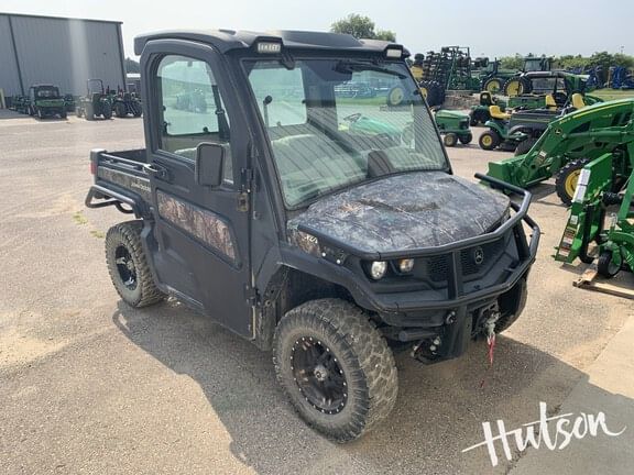 2022 John Deere XUV 835R Equipment Image0