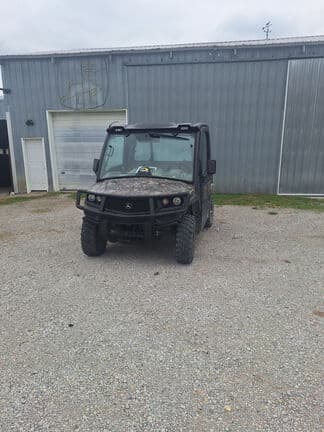 Image of John Deere XUV 835R equipment image 1