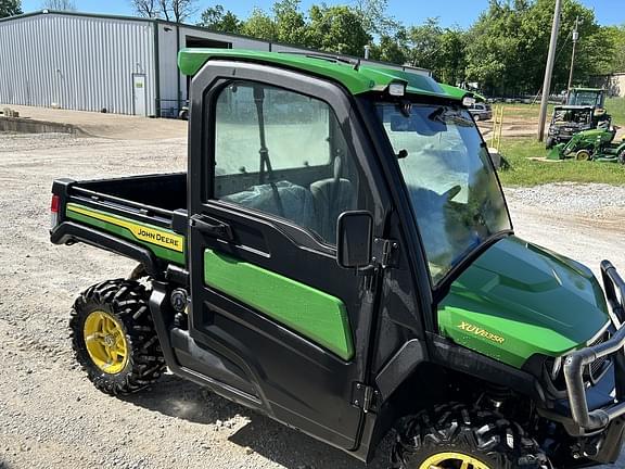 Image of John Deere XUV 835R equipment image 4