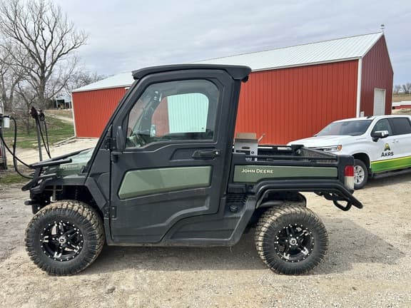 Image of John Deere XUV 835R equipment image 3