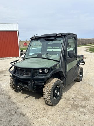 2022 John Deere XUV 835R Equipment Image0