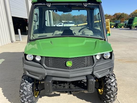 Image of John Deere XUV 835R equipment image 3