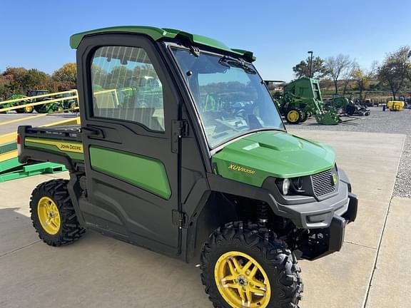 Image of John Deere XUV 835R equipment image 4