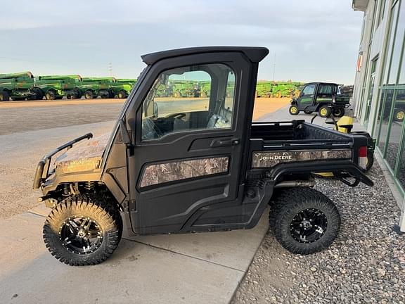 Image of John Deere XUV 835R equipment image 2