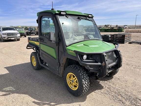 2022 John Deere XUV 835R Equipment Image0