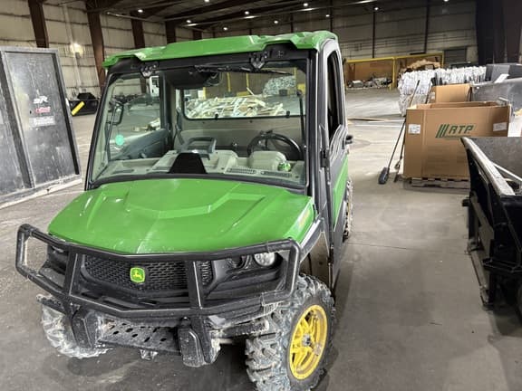 Image of John Deere XUV 835R equipment image 1
