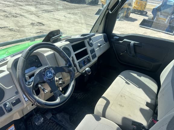 Image of John Deere XUV 835R equipment image 4