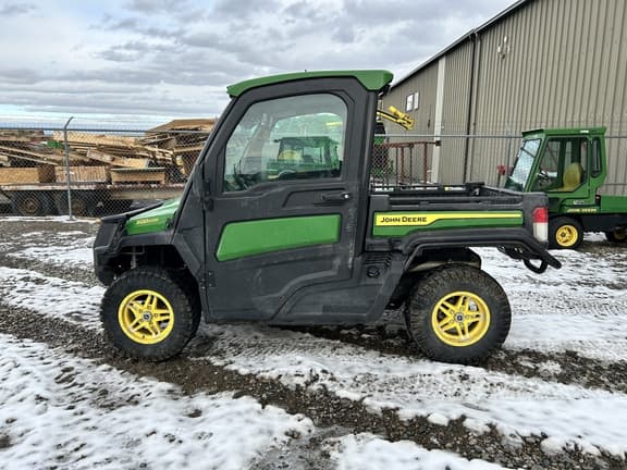 Image of John Deere XUV 835R equipment image 1