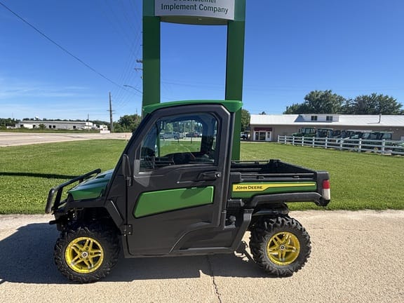 2022 John Deere XUV 835R Equipment Image0