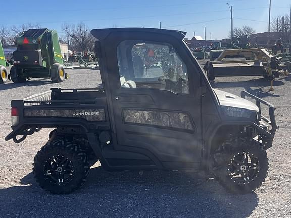 Image of John Deere XUV 835R equipment image 3
