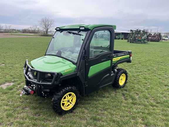 2022 John Deere XUV 835R Equipment Image0
